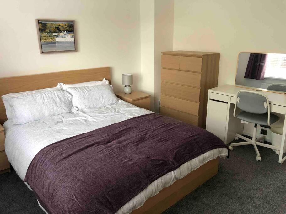 Revamped Holywood Town Centre House Apartment ภายนอก รูปภาพ