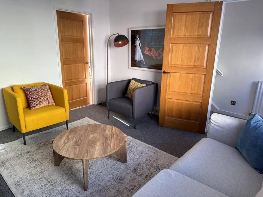 Revamped Holywood Town Centre House Apartment ภายนอก รูปภาพ