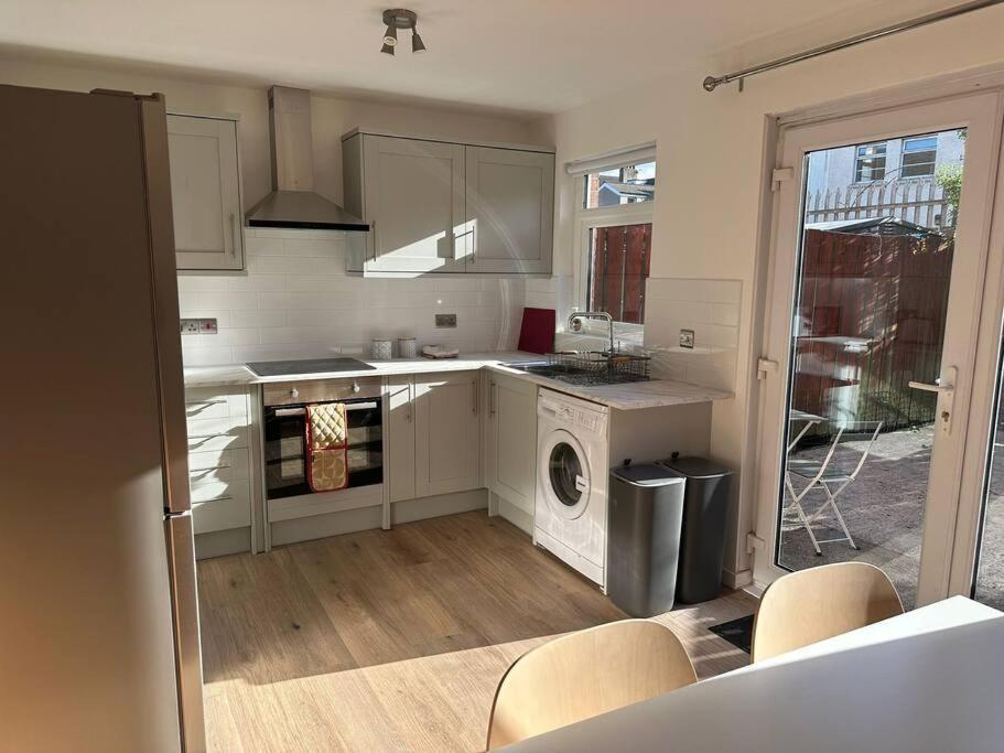Revamped Holywood Town Centre House Apartment ภายนอก รูปภาพ
